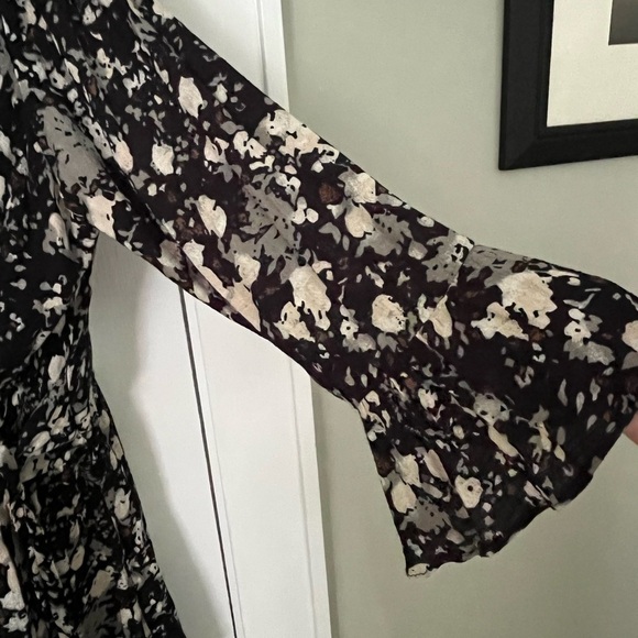 Free People All The Right Ruffles Wrap Floral Romper In Raven Combo Size L Boho - Picture 6 of 16